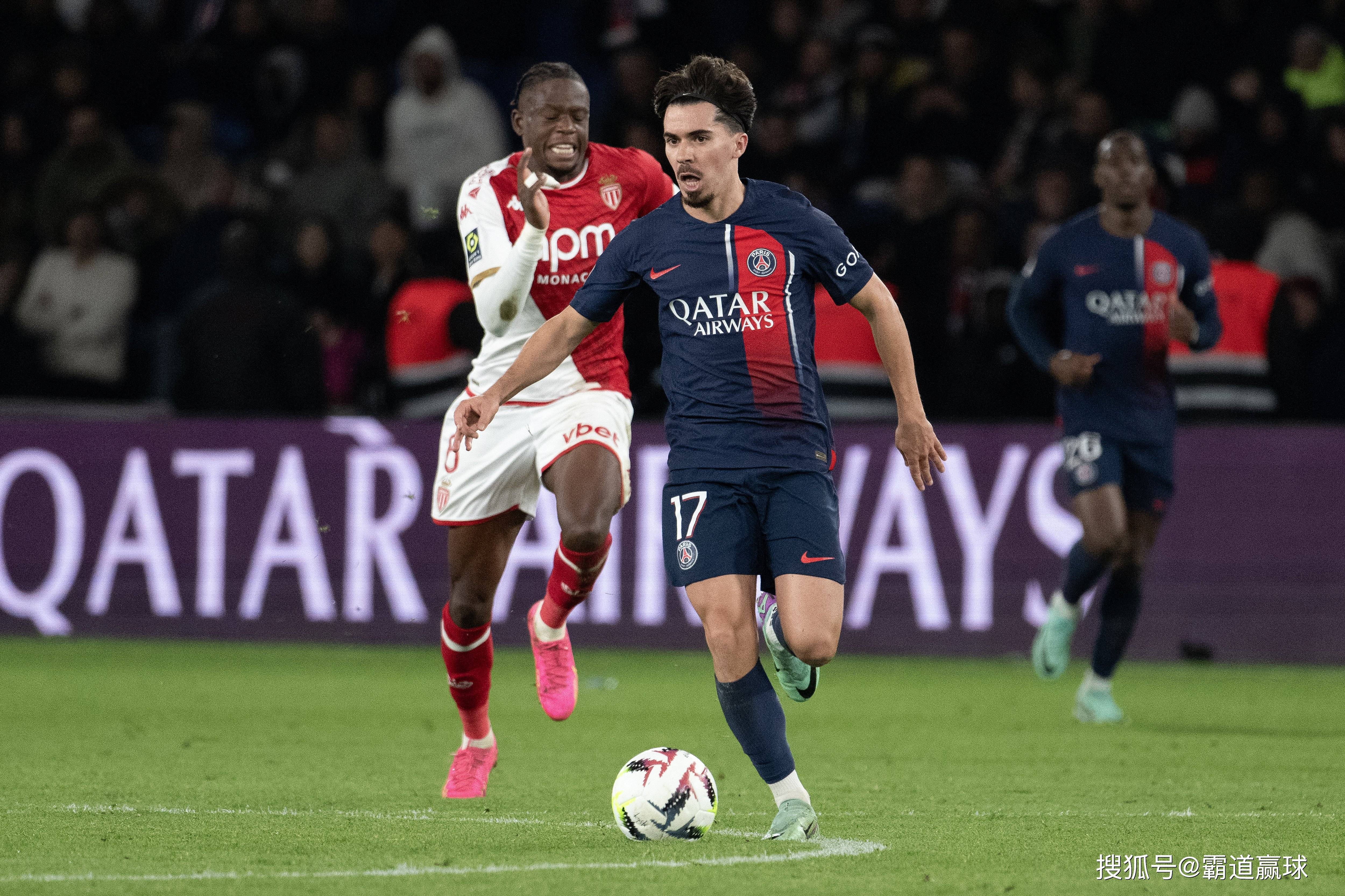 熊猫体育官方网站-巴黎圣日耳曼客场惨败，排名下滑