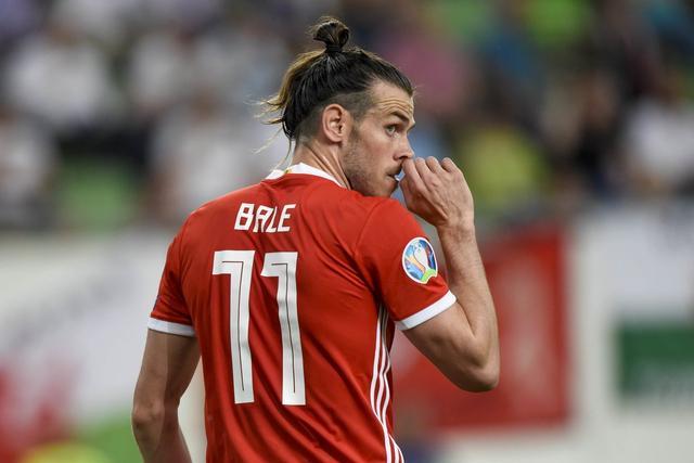 熊猫体育app-阿贾克斯向胜利迈进，势不可挡