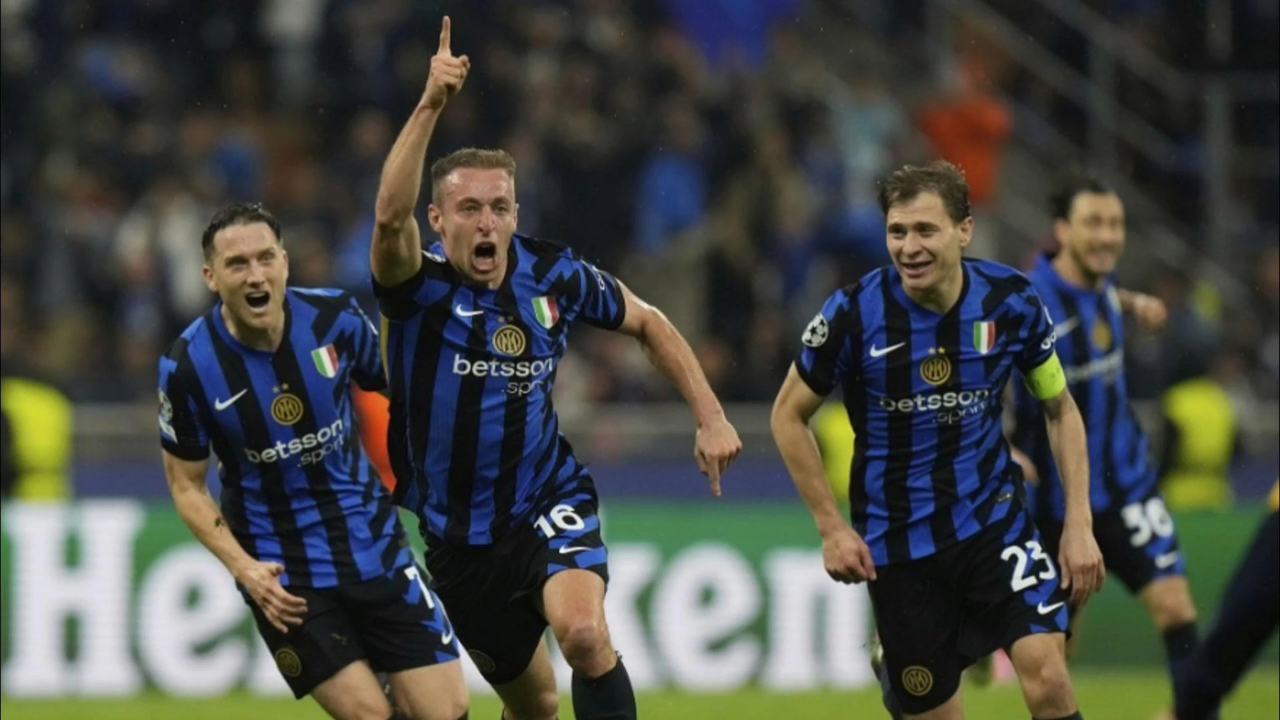 曼联斯旺西-平局，卢卡古共射入绝杀关键球的简单介绍