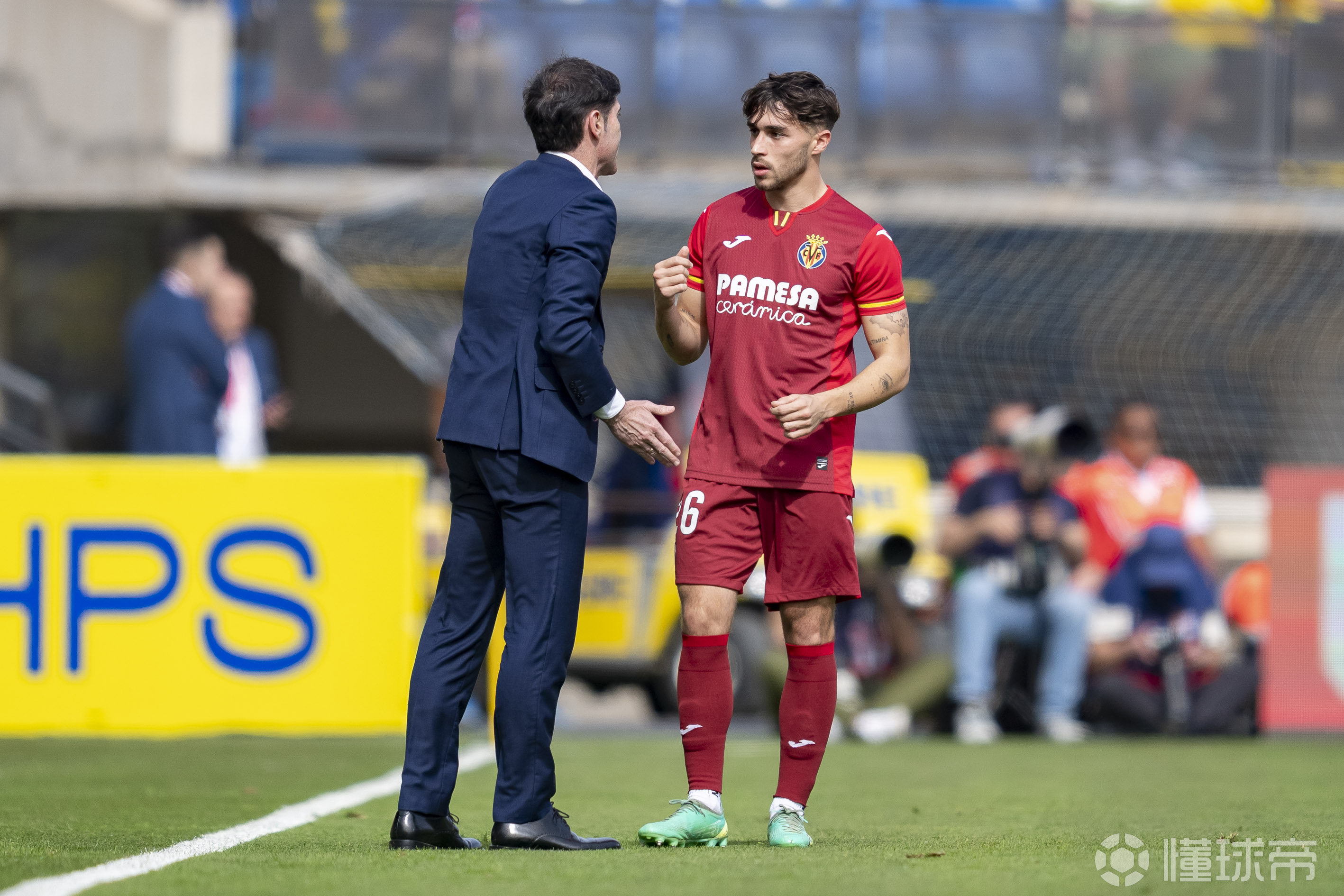 包含比利亚雷亚尔客场艰难取胜，积分榜上升的词条