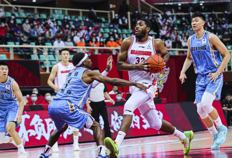 黑龙江男篮外援稳健作战，带队成功