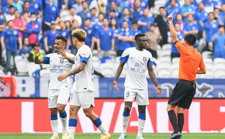 熊猫体育app-队长发威，全场压制对手豪取全胜的简单介绍