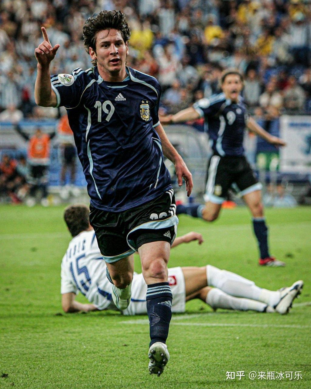 梅西率队出战华沙，法国国家队备战热身赛今晚打响的简单介绍