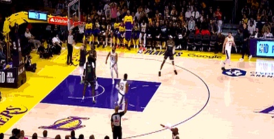 熊猫体育app-湖人主场逆转森林狼，詹姆斯砍下30分