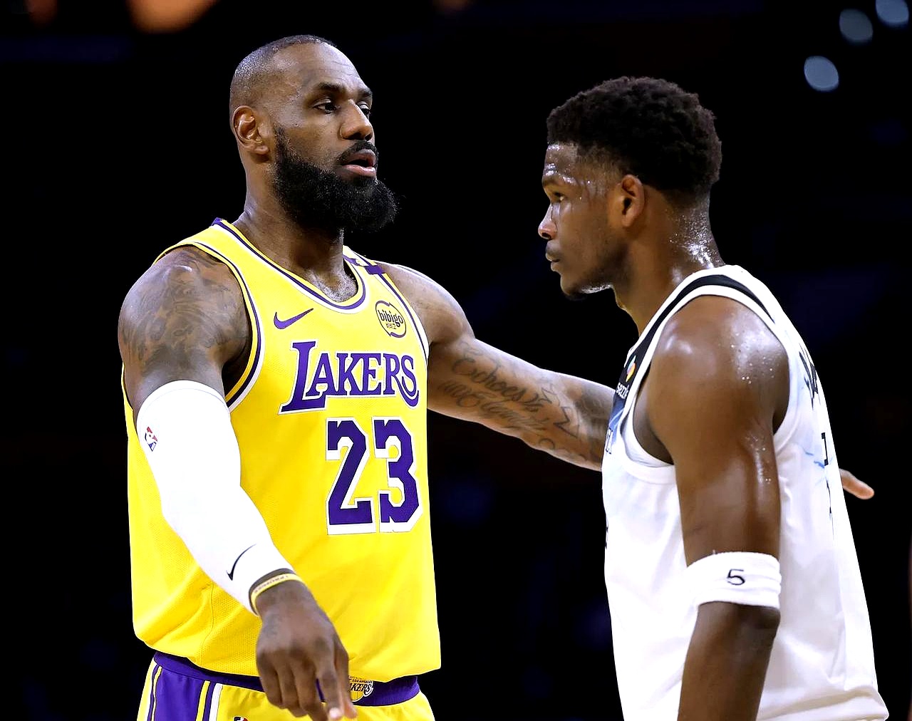 詹姆斯和安东尼惨遭淘汰，湖人遭遇困境