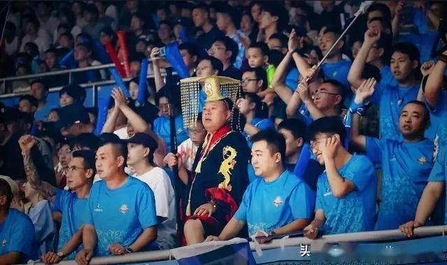 熊猫直播-FLY血洗PSG，Doinb打出惊人五杀焦点之战成都决赛之夜，点燃全场激情