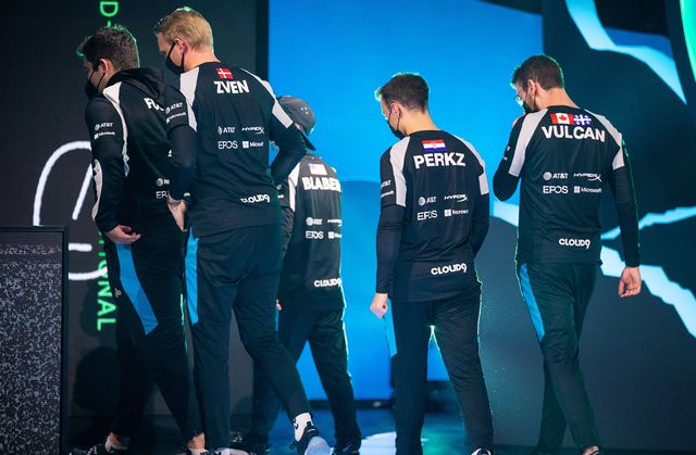 熊猫直播平台-WBG险胜PSG，Perkz拿下关键大龙顶尖较量四强赛，成为赛场最大亮点