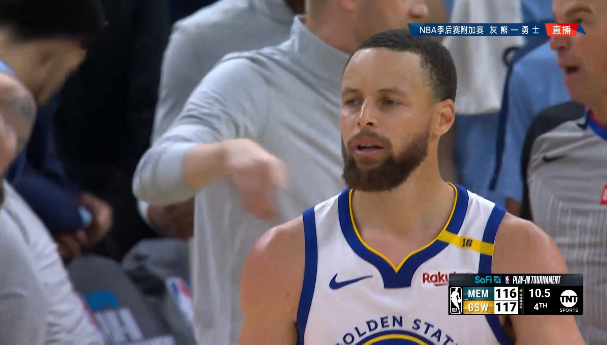 熊猫体育官方网站-勇士队再度碾压对手，库里发威砍下50分