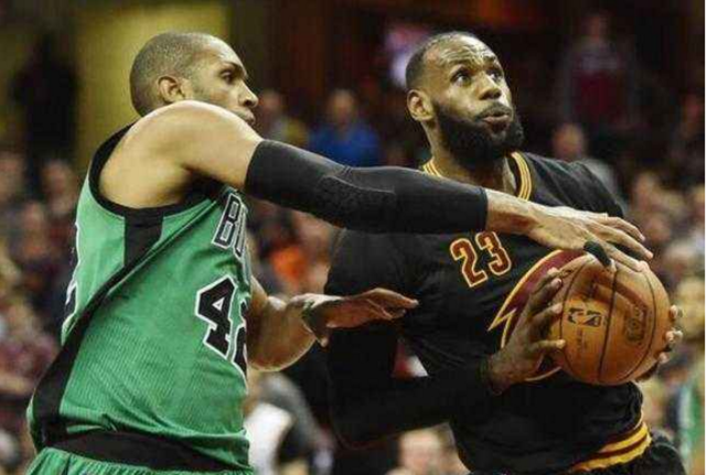 熊猫体育官方网站-76人战胜篮网，霍福德交出高效表现