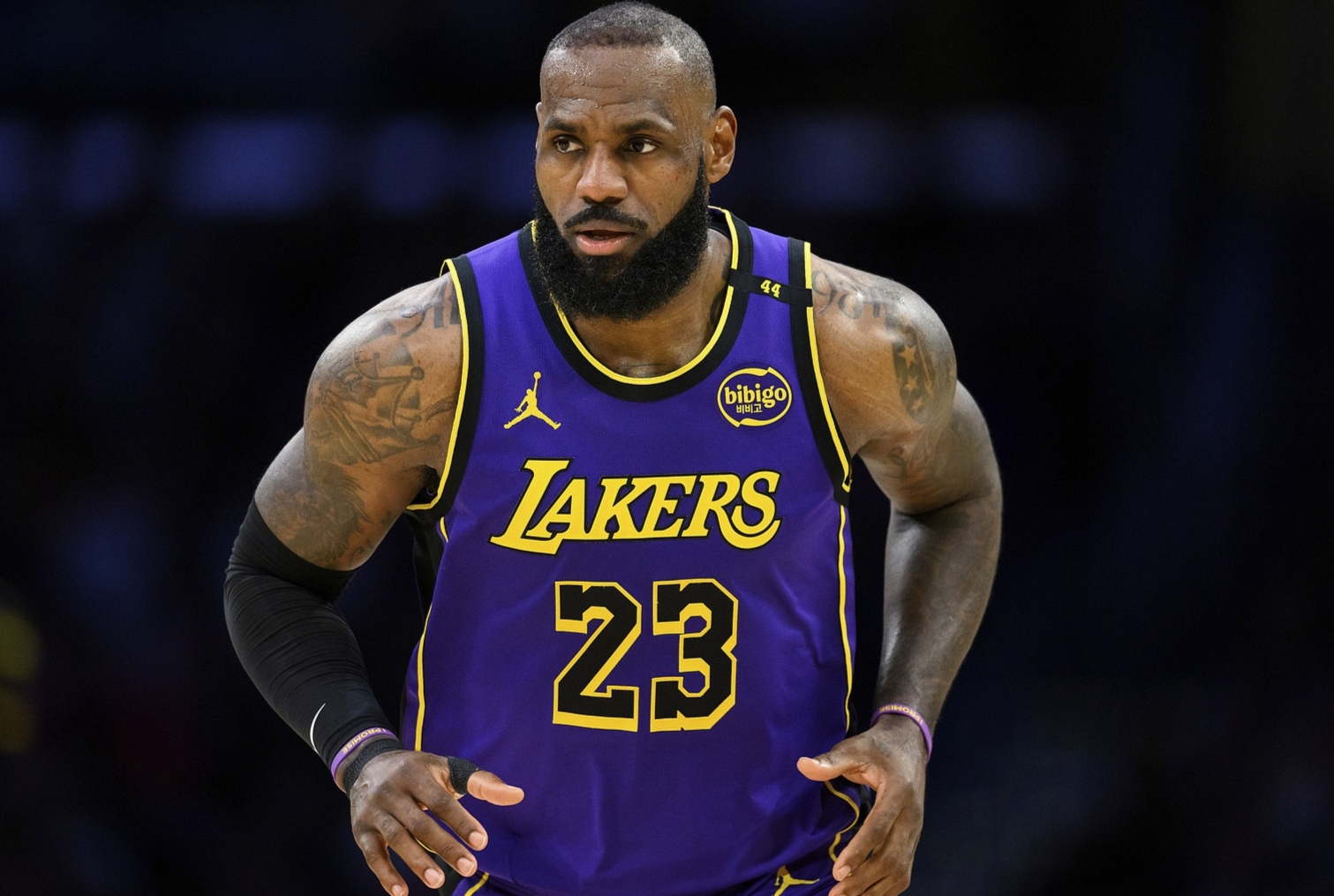 湖人击败尼克斯，詹姆斯状态火爆