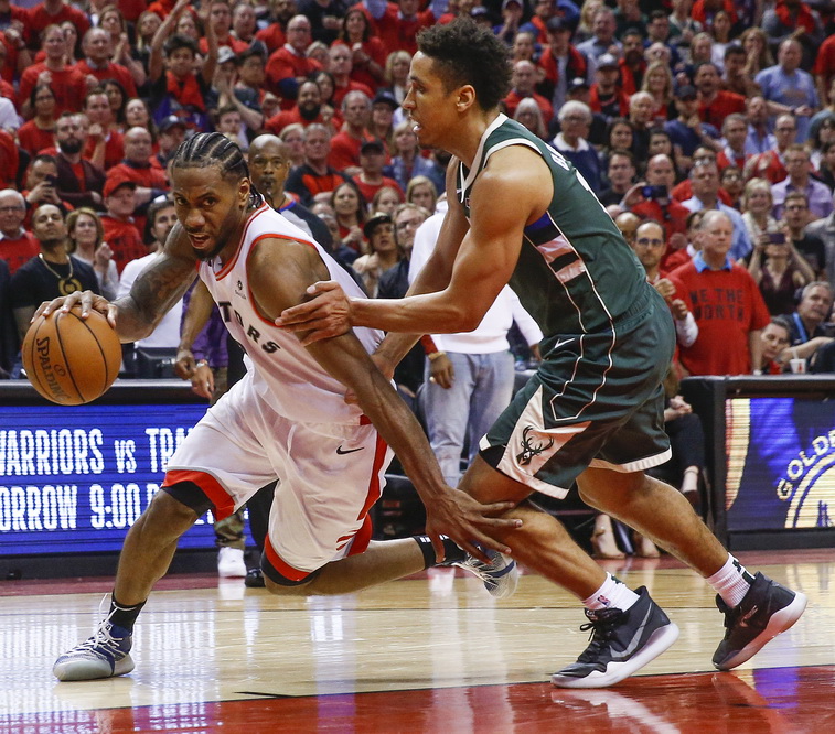 熊猫体育官方网站-猛龙队再胜雄鹿队，晋级形势瞬间逆转