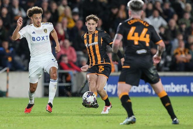 熊猫体育-巴黎圣日耳曼客场大胜蒙彼利埃，积分追赶榜首