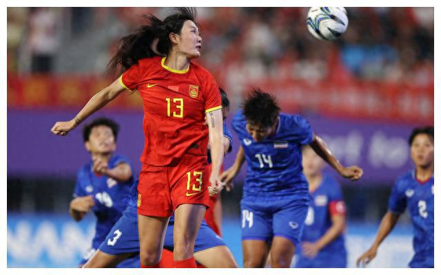 中国女足豪取胜利，表现出色