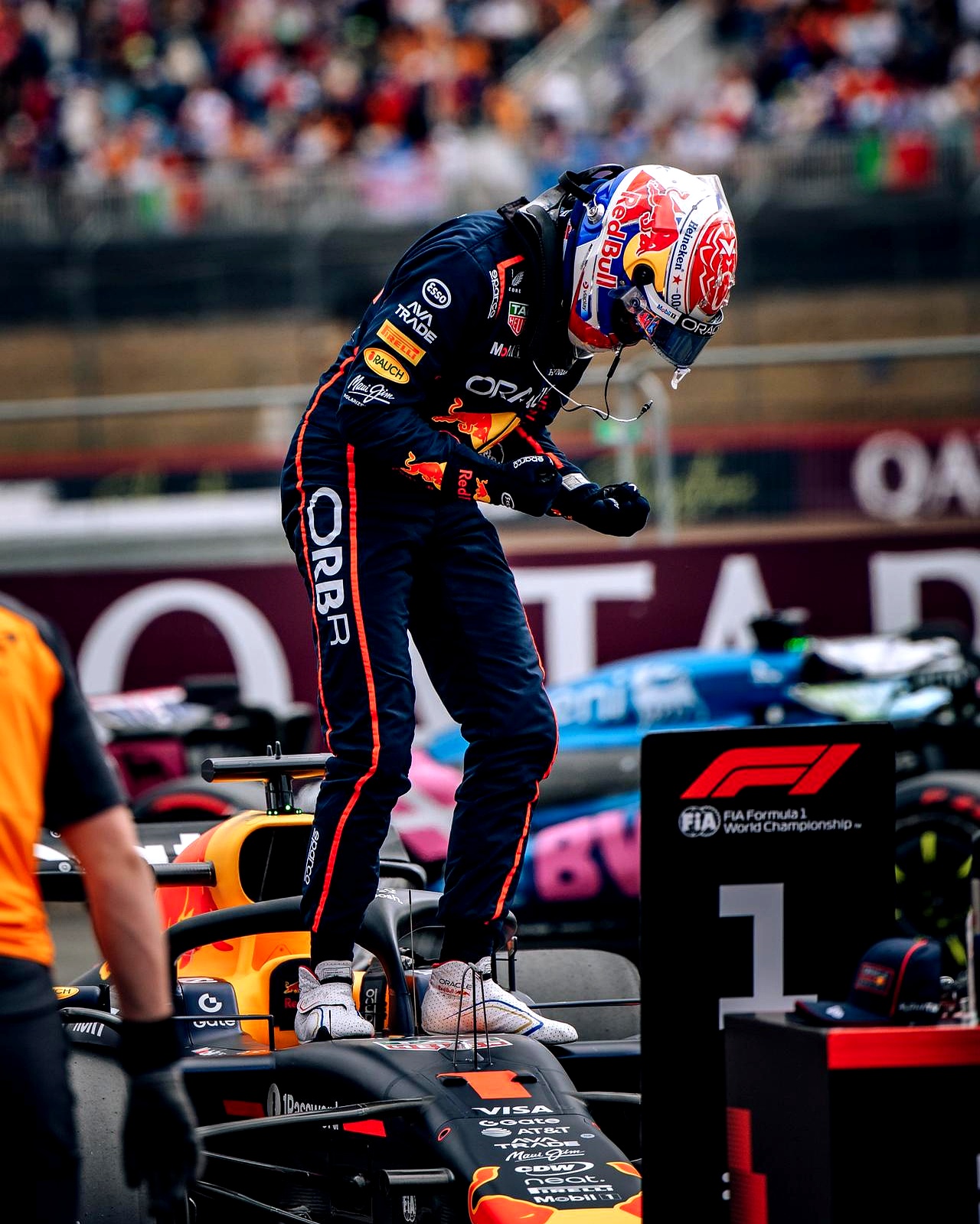 索伯车队翻盘红牛车队,佩雷兹点燃赛场的简单介绍 索伯车队翻盘红牛车队,佩雷兹点燃赛场的简单介绍